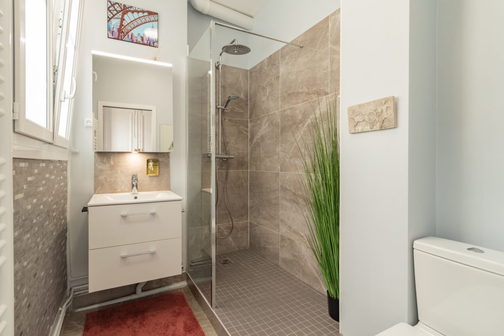 trouvez l’artisan idéal pour la rénovation de votre salle de bain à paris 75010. conseils pour bien choisir votre expert et garantir des travaux de qualité au meilleur prix.