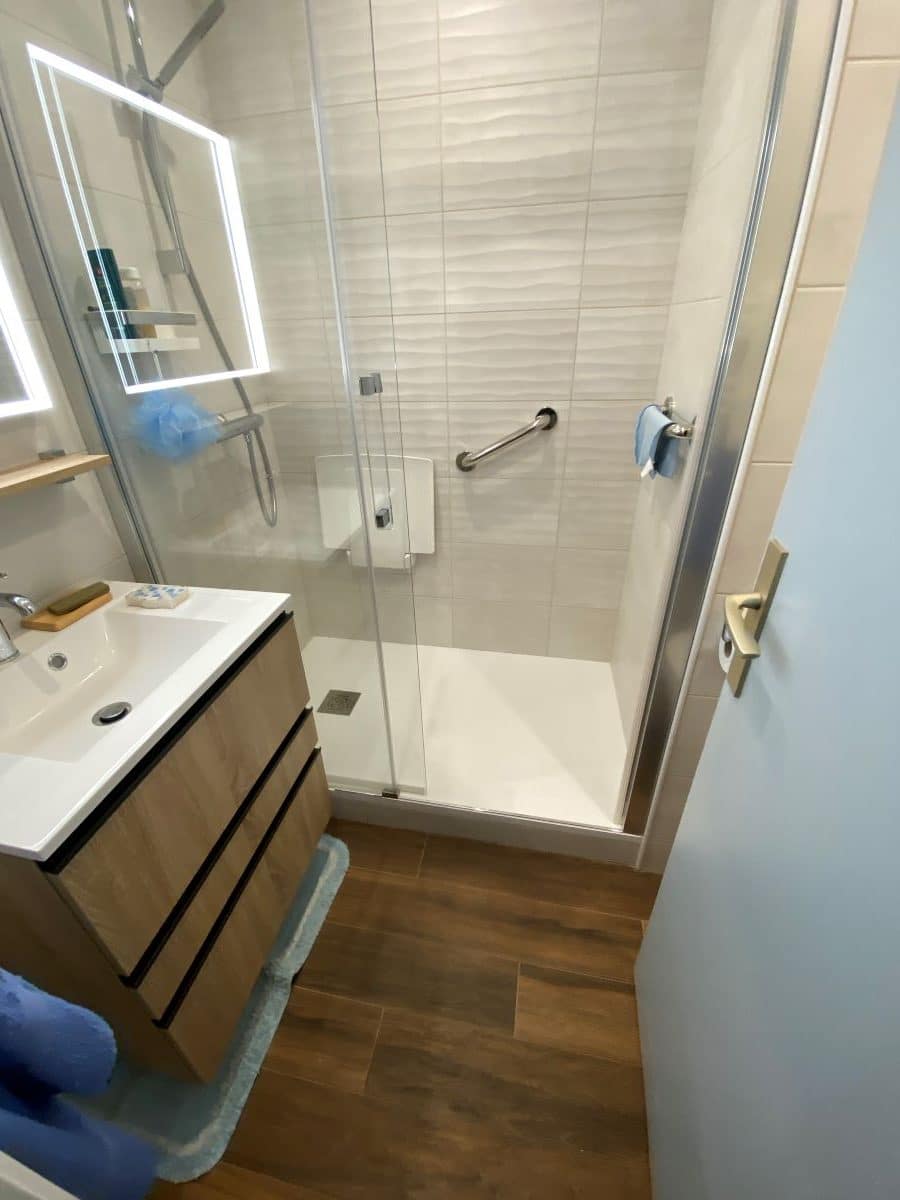 comparez facilement des devis pour la rénovation de votre salle de bain à paris 75010. trouvez les meilleurs artisans, services et prix pour réaliser vos travaux en toute confiance.