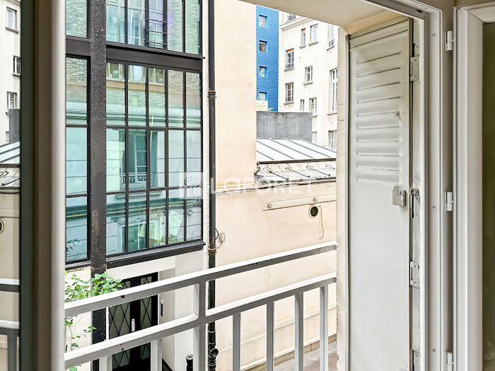 trouvez le meilleur artisan pour vos travaux d'appartement dans le 10e arrondissement de paris (75010). conseils et crit&egrave;res pour bien choisir un professionnel qualifi&eacute; et fiable.