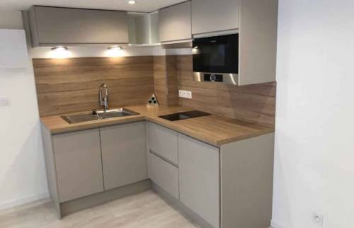 transformez votre espace culinaire avec nos solutions de rénovation de cuisine : conseils, astuces, et idées inspirantes pour une cuisine moderne et fonctionnelle adaptée à vos besoins.