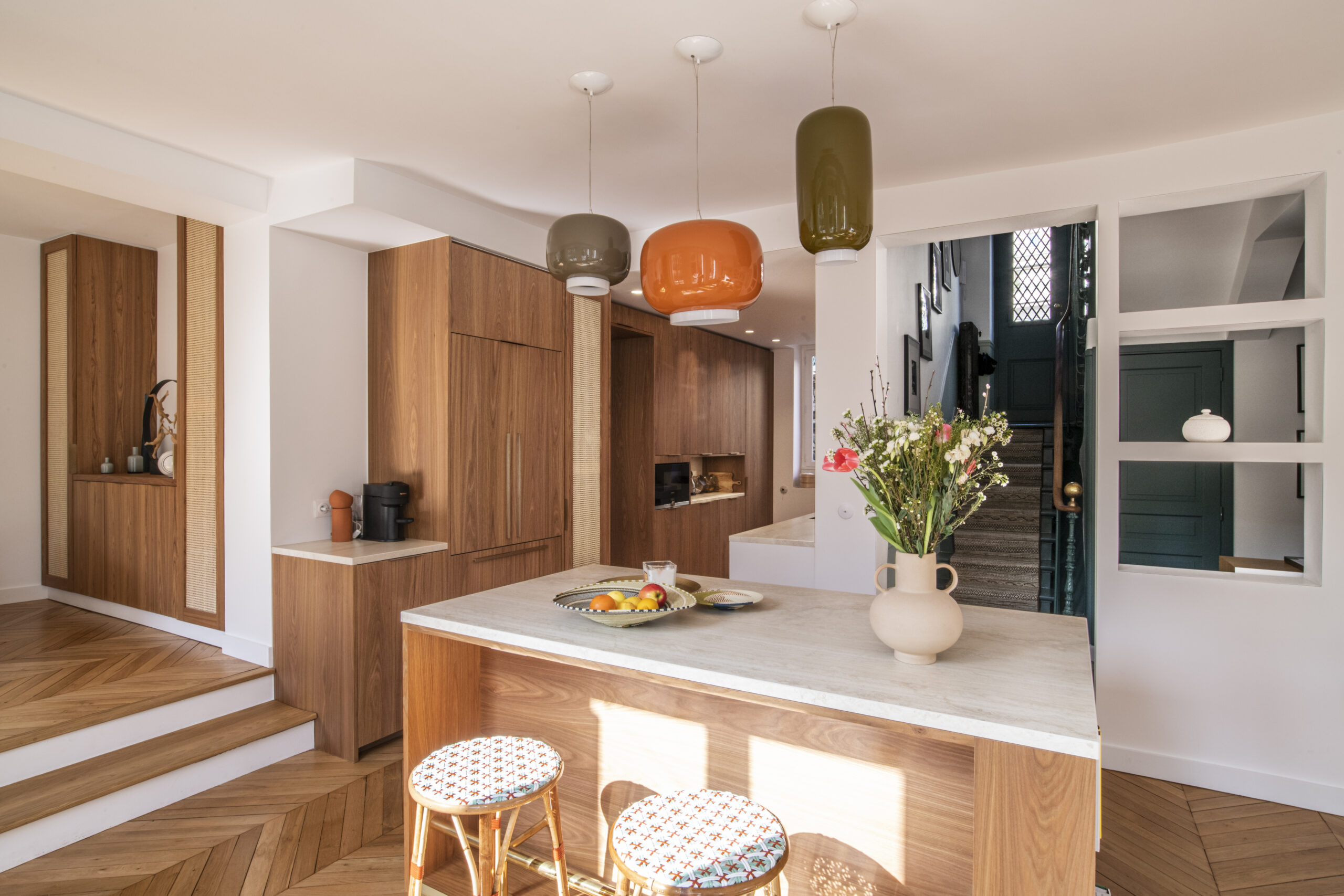 découvrez nos cuisines sur mesure à paris : design, fonctionnalité et qualité. profitez d’un accompagnement personnalisé pour créer la cuisine de vos rêves, adaptée à votre espace et à votre style.