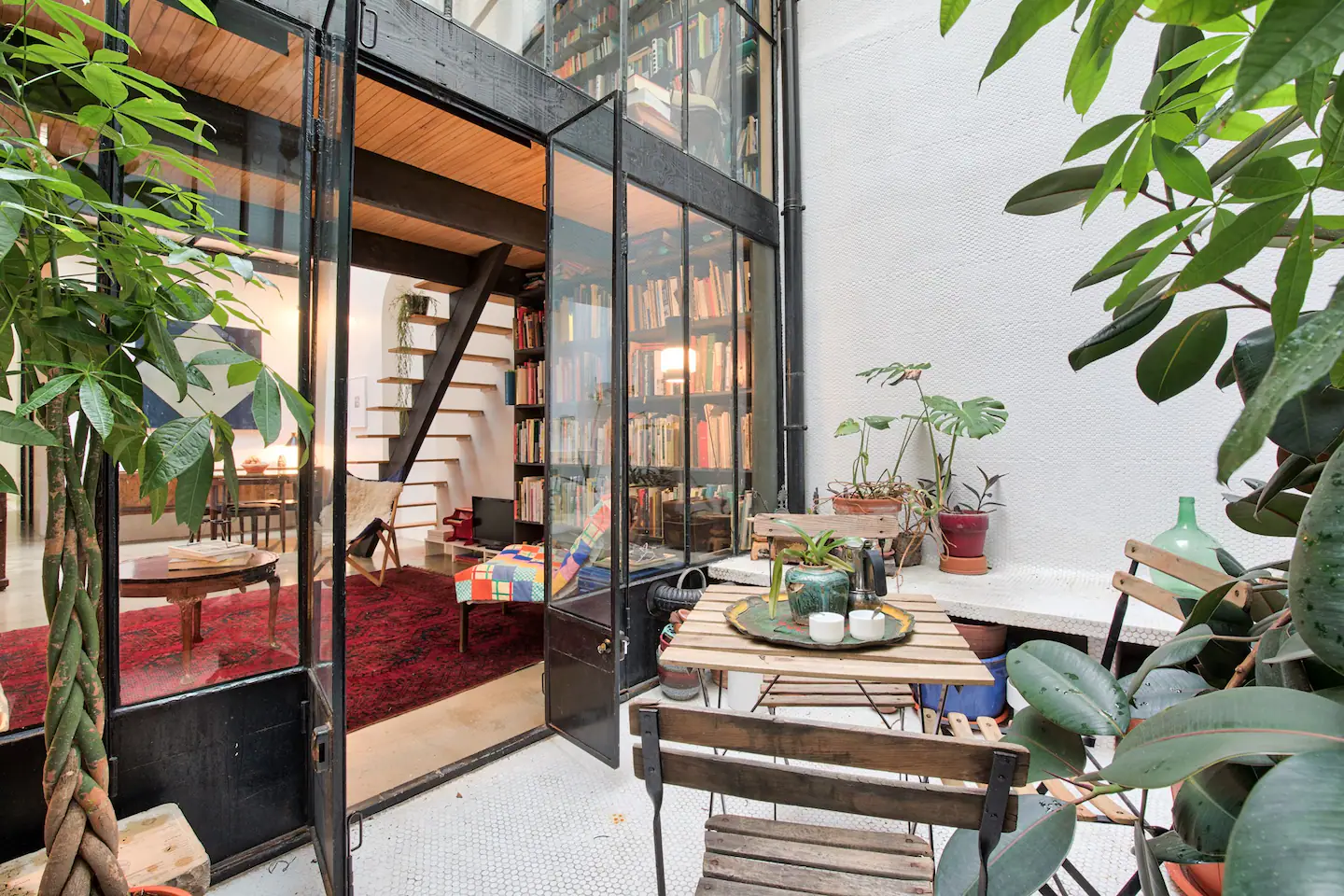 découvrez des idées et inspirations pour une décoration loft à paris 75010 : style industriel, mobilier moderne, astuces aménagement et tendances déco pour transformer votre espace en véritable loft parisien.