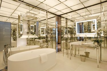 découvrez nos solutions de design pour salle de bain à paris 75010 : aménagement sur mesure, décoration moderne et conseils d’experts pour sublimer votre espace.