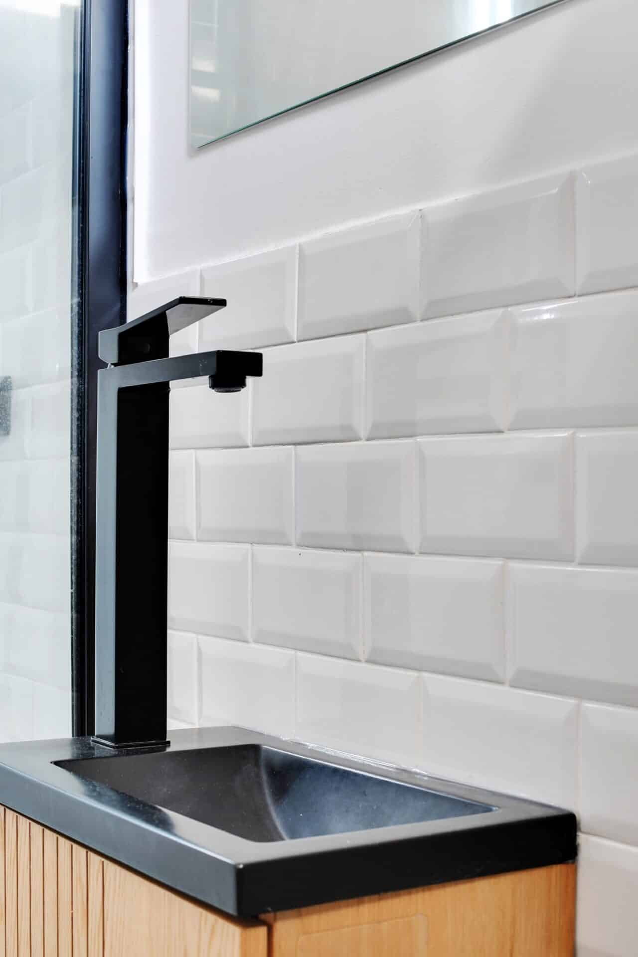 obtenez un devis gratuit et rapide pour la rénovation ou l'installation de votre salle de bain à paris. comparez les offres de professionnels qualifiés et trouvez la solution adaptée à votre budget.