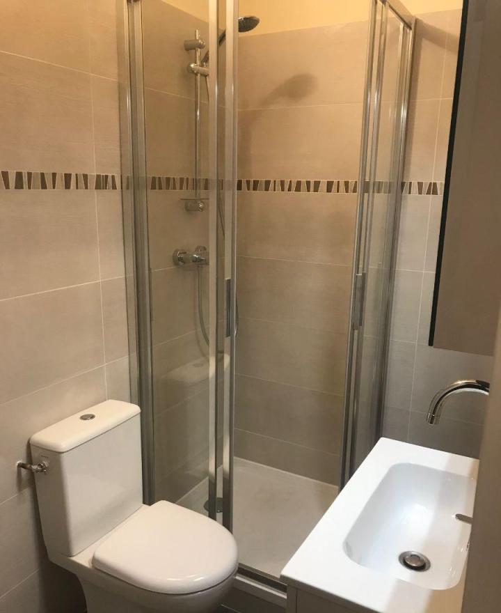 obtenez rapidement un devis personnalisé pour la rénovation ou l’aménagement de votre salle de bain à paris 10. comparez des offres gratuites d’artisans qualifiés !