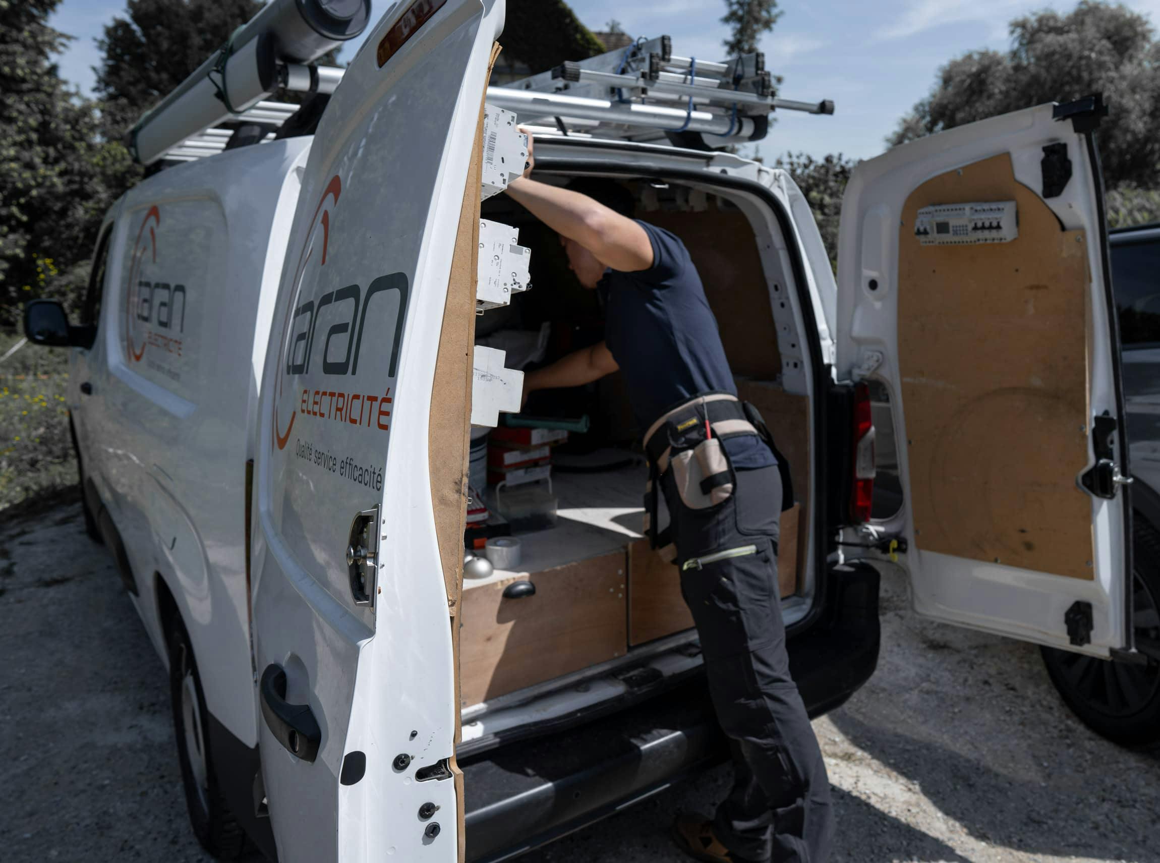 besoin d&rsquo;un &eacute;lectricien certifi&eacute; &agrave; paris 75010 ? profitez d&rsquo;un service fiable et rapide pour tous vos travaux d&rsquo;&eacute;lectricit&eacute;, d&eacute;pannage et installations. devis gratuit et intervention 24h/24.