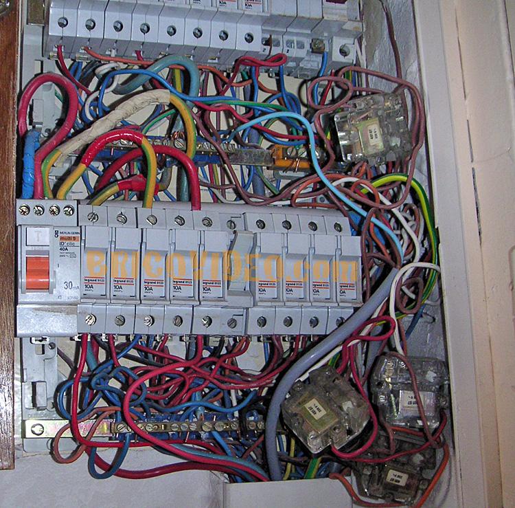 trouvez un électricien qualifié à paris 75010 pour tous vos travaux et dépannages électriques. intervention rapide et professionnelle, devis gratuit, satisfaction garantie.