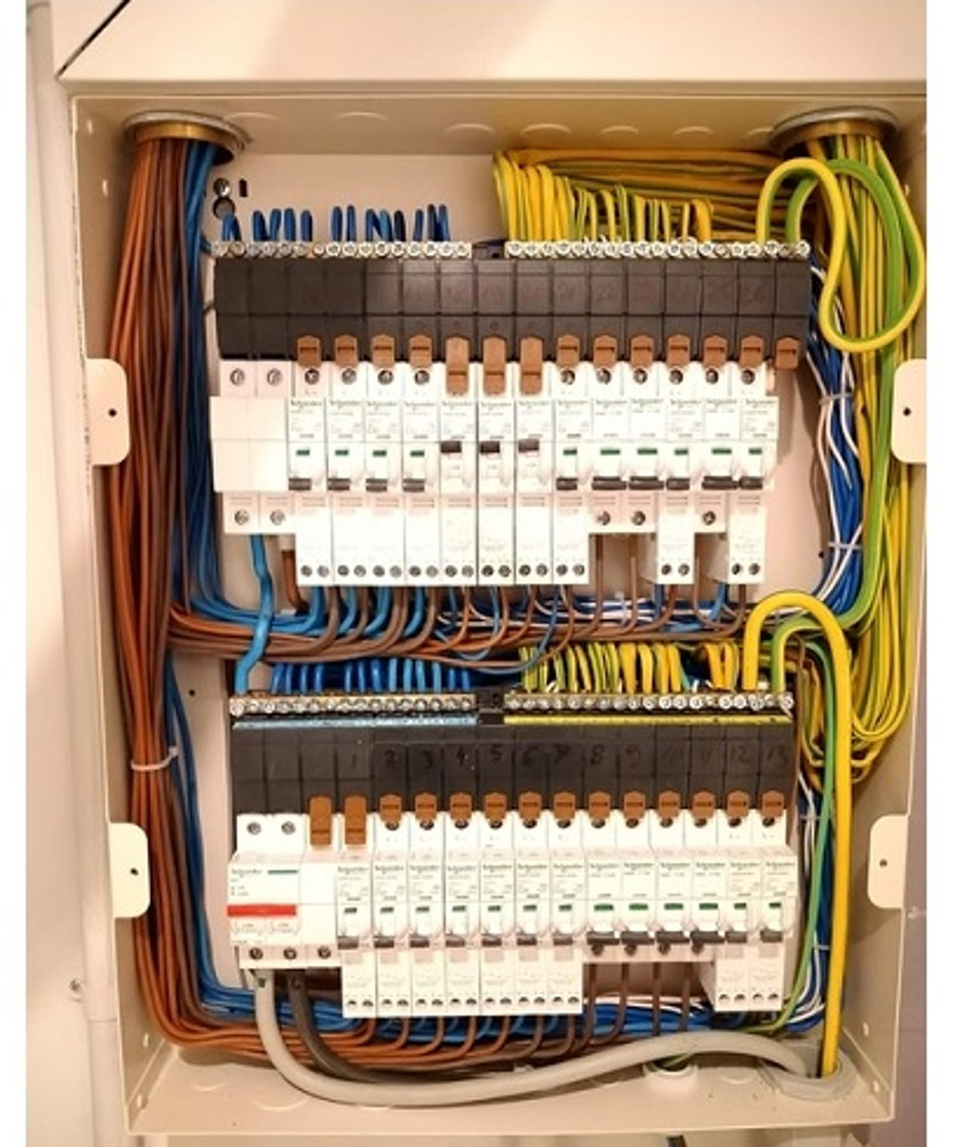 contactez un &eacute;lectricien pas cher &agrave; paris 10 pour des d&eacute;pannages rapides, des installations fiables et des tarifs comp&eacute;titifs. devis gratuit et intervention en urgence 7j/7.