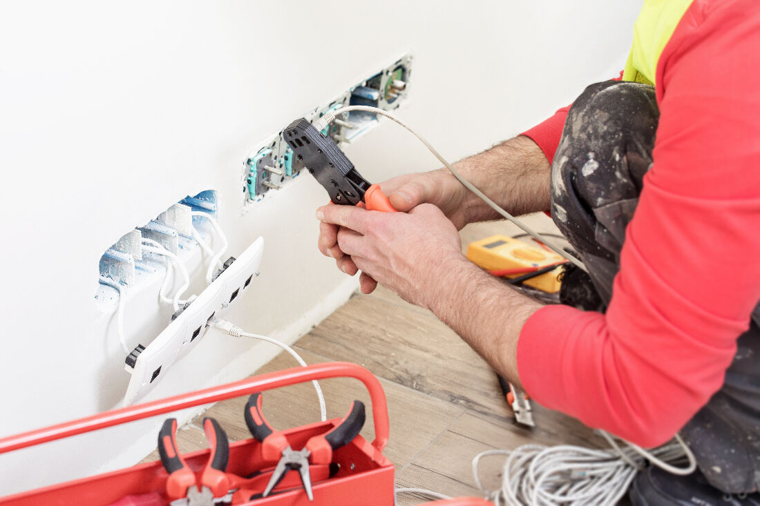 d&eacute;couvrez nos solutions d'&eacute;lectricit&eacute; pour la r&eacute;novation de votre habitat : mise aux normes, installation de nouveaux &eacute;quipements, conseils personnalis&eacute;s et s&eacute;curit&eacute; optimale pour votre projet.