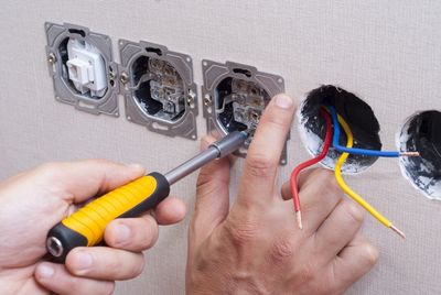 besoin d'une électricité sécurisée à paris 75010 ? nos électriciens qualifiés assurent des installations et dépannages fiables pour garantir votre sécurité. interventions rapides 7j/7.