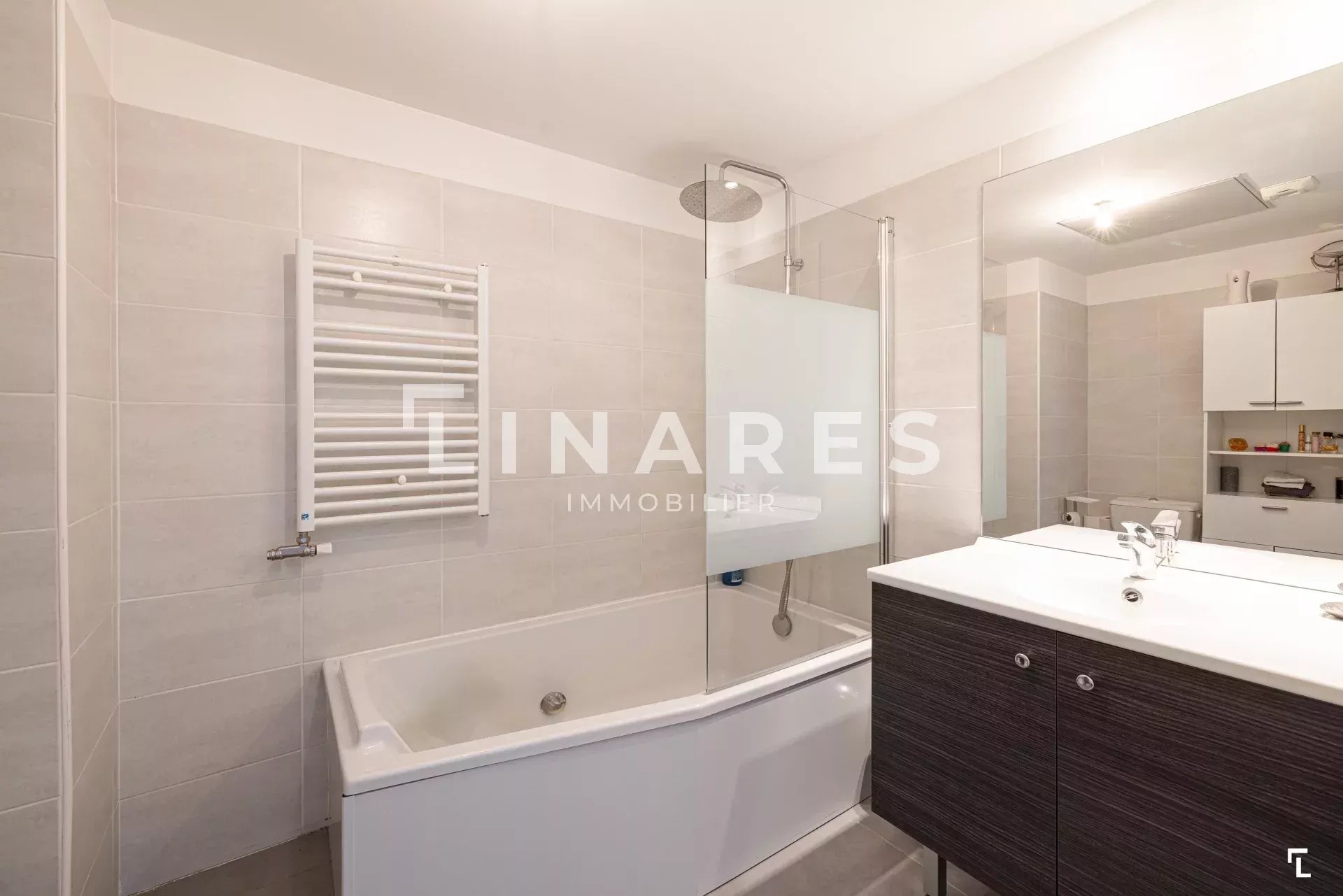 obtenez une estimation précise du coût de rénovation pour votre salle de bain dans le 10ème arrondissement. conseils, tarifs et devis gratuits pour vos travaux.