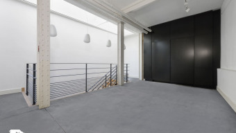 d&eacute;couvrez ce loft moderne &agrave; paris 75010 : lumineux, spacieux et id&eacute;alement situ&eacute;. profitez d&rsquo;un espace design au c&oelig;ur du 10e arrondissement, proche des commerces et transports.