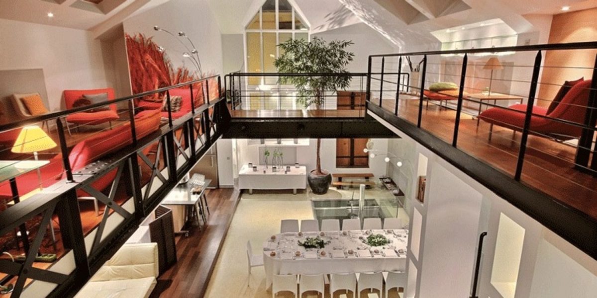 découvrez une mezzanine loft moderne à paris 10, idéale pour un séjour spacieux et lumineux au cœur de la capitale. confort, design et emplacement recherché vous attendent.