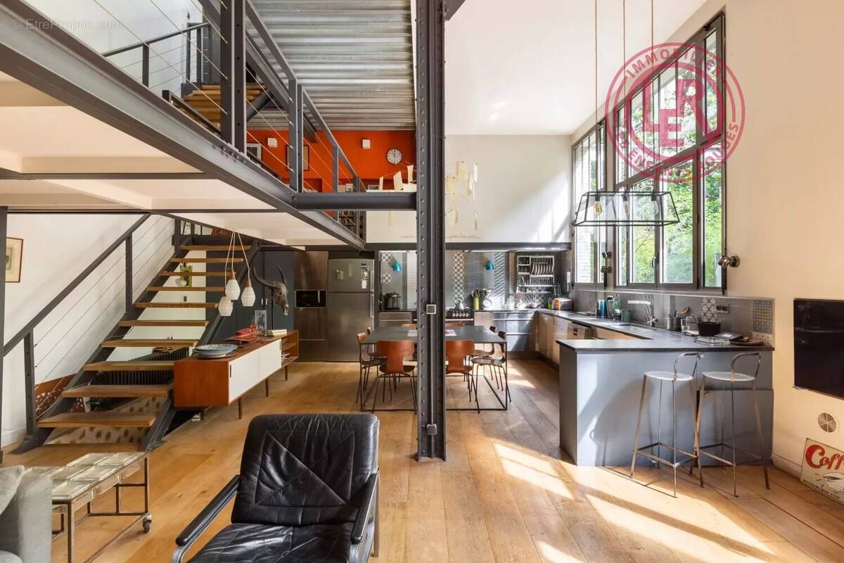 découvrez des mezzanines lofts uniques à paris 10 : espaces ouverts, modernes et lumineux, idéals pour vivre ou investir au cœur d'un quartier dynamique. visitez nos annonces exclusives dès maintenant !