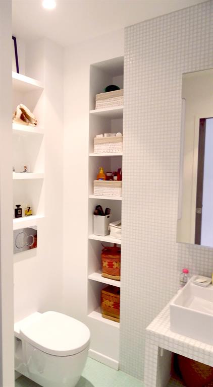 découvrez nos solutions pour optimiser votre salle de bain à paris 75010 : conseils d'aménagement, astuces gain de place et idées déco adaptées aux petits espaces urbains.
