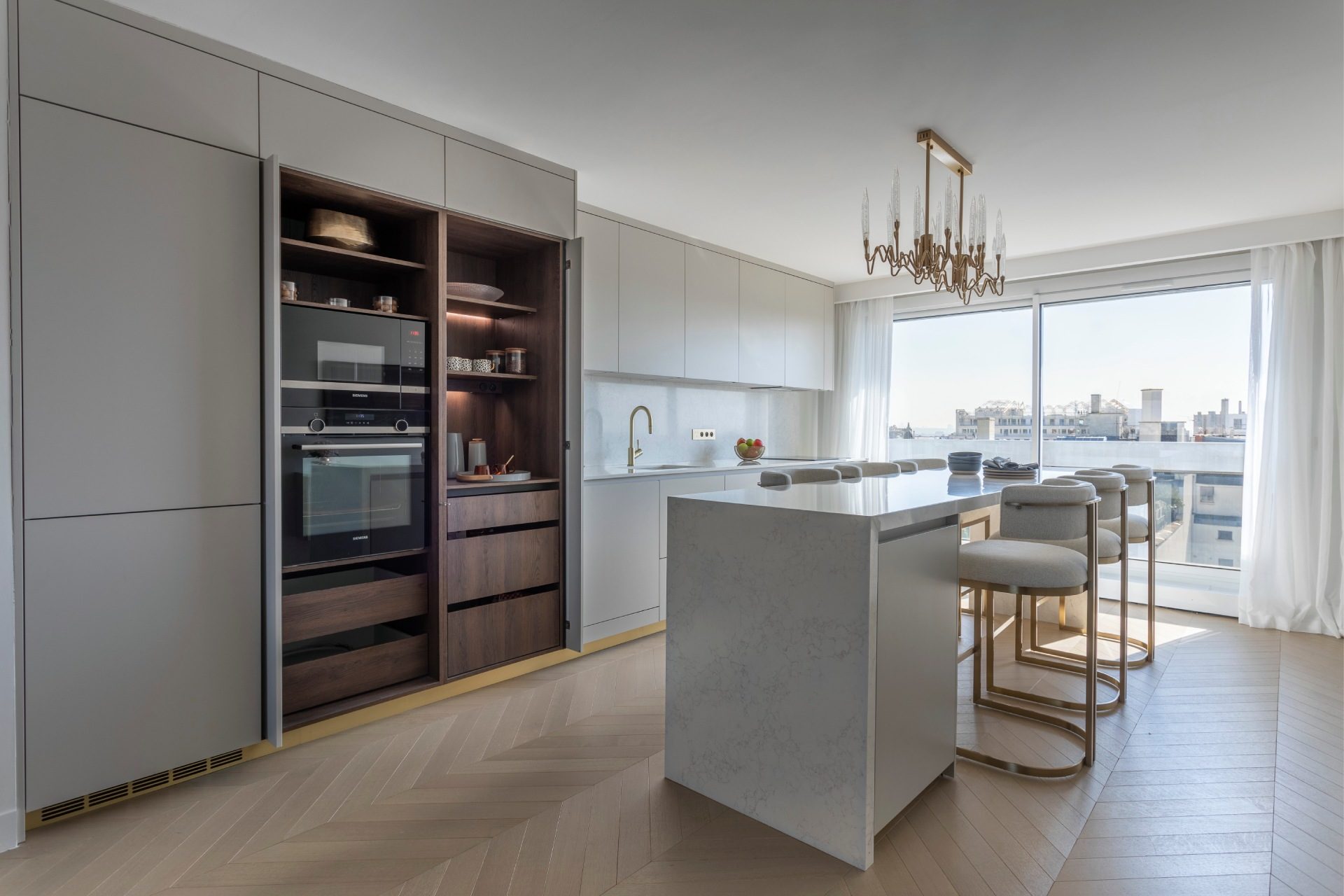 découvrez comment réussir l'ouverture de votre cuisine sur le salon à paris 10e : conseils, idées design et astuces pour un espace convivial et moderne.
