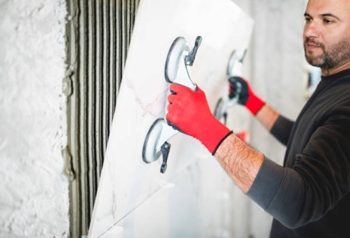 d&eacute;couvrez le prix du carrelage au m&sup2;, les diff&eacute;rents types, conseils pour estimer votre budget et comparer les tarifs selon la qualit&eacute;, le style et la pose.
