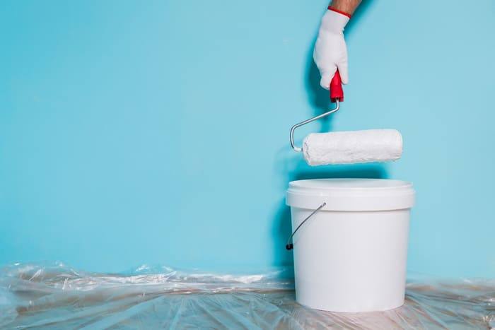 découvrez les tarifs des peintres en 2025 : guide complet des prix au m², prestations et conseils pour estimer le coût de vos travaux de peinture intérieure et extérieure.
