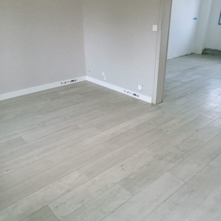 d&eacute;couvrez les tarifs pour la pose de carrelage dans le 75010. obtenez un devis personnalis&eacute; et comparez les prix des carreleurs professionnels &agrave; paris 10&egrave;me pour vos travaux de r&eacute;novation.