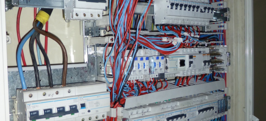 vous souhaitez refaire l'électricité à paris 10 ? nos électriciens certifiés interviennent rapidement pour la rénovation électrique, la mise aux normes et la sécurité de votre installation. demandez un devis gratuit !