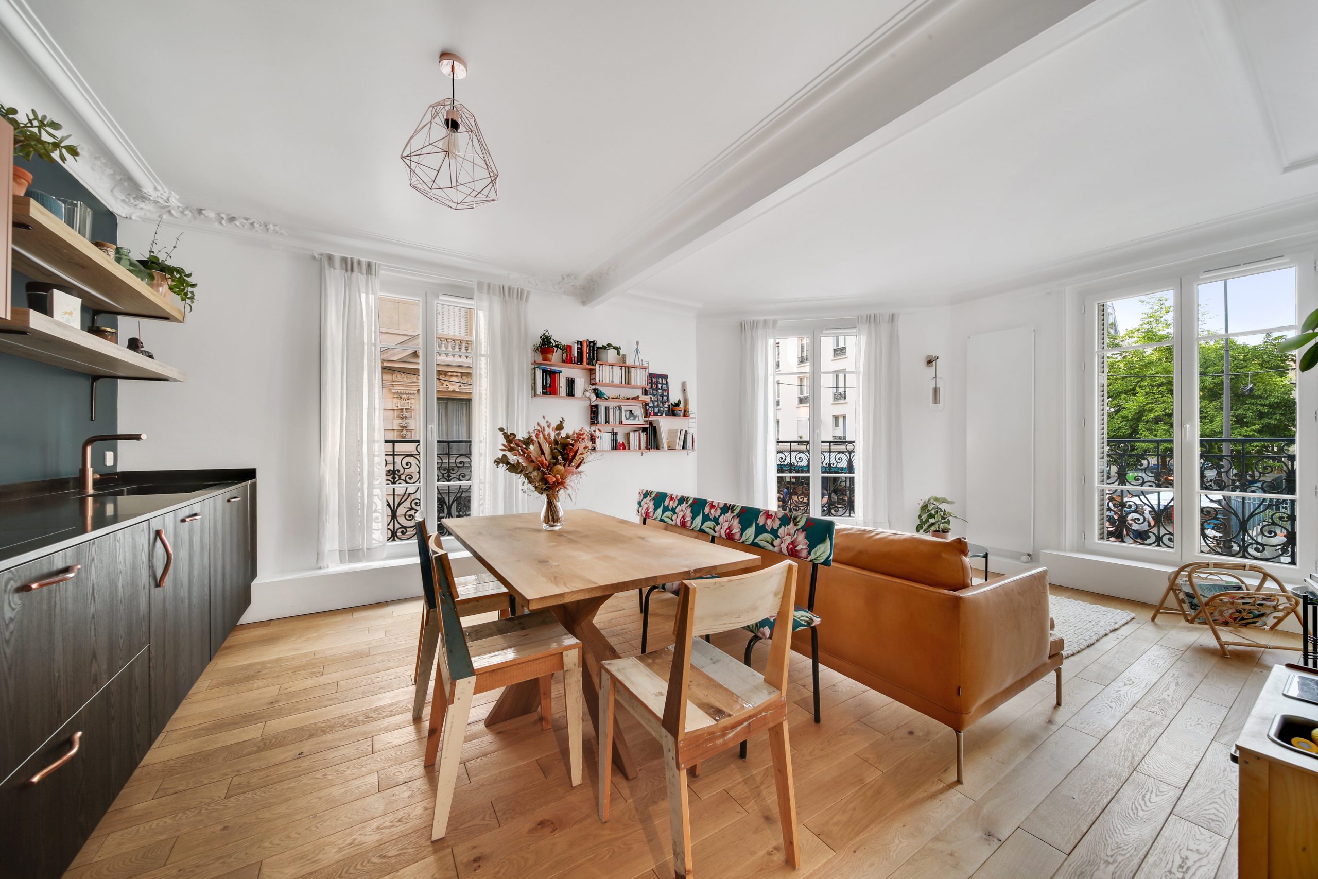 découvrez nos conseils et services pour la rénovation d'appartement à paris : transformation complète, optimisation de l'espace, design moderne et accompagnement personnalisé pour un logement à votre image.