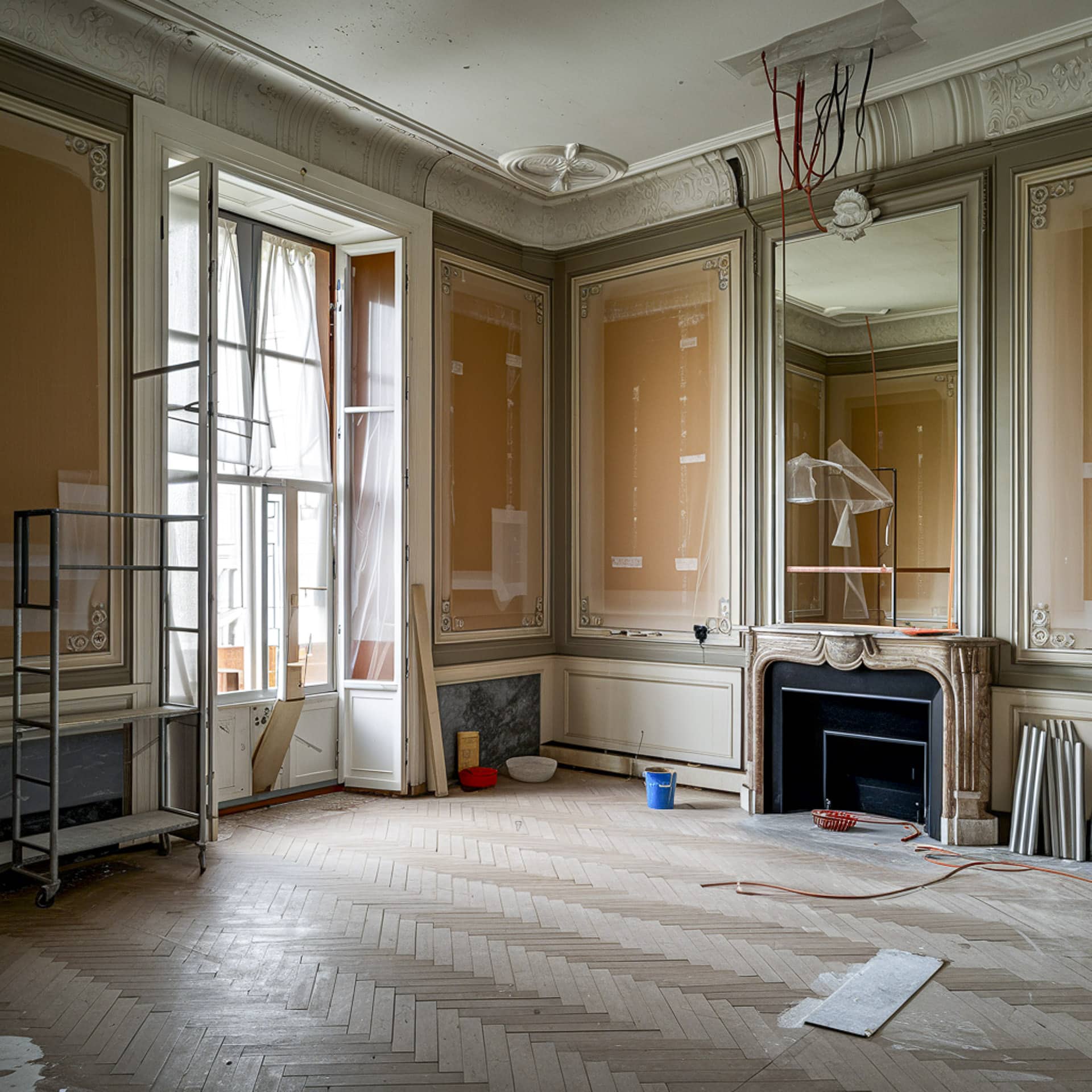 sp&eacute;cialistes de la r&eacute;novation d'appartements haussmanniens &agrave; paris 10, nous allions savoir-faire traditionnel et modernit&eacute; pour sublimer votre int&eacute;rieur tout en pr&eacute;servant son charme d'origine.