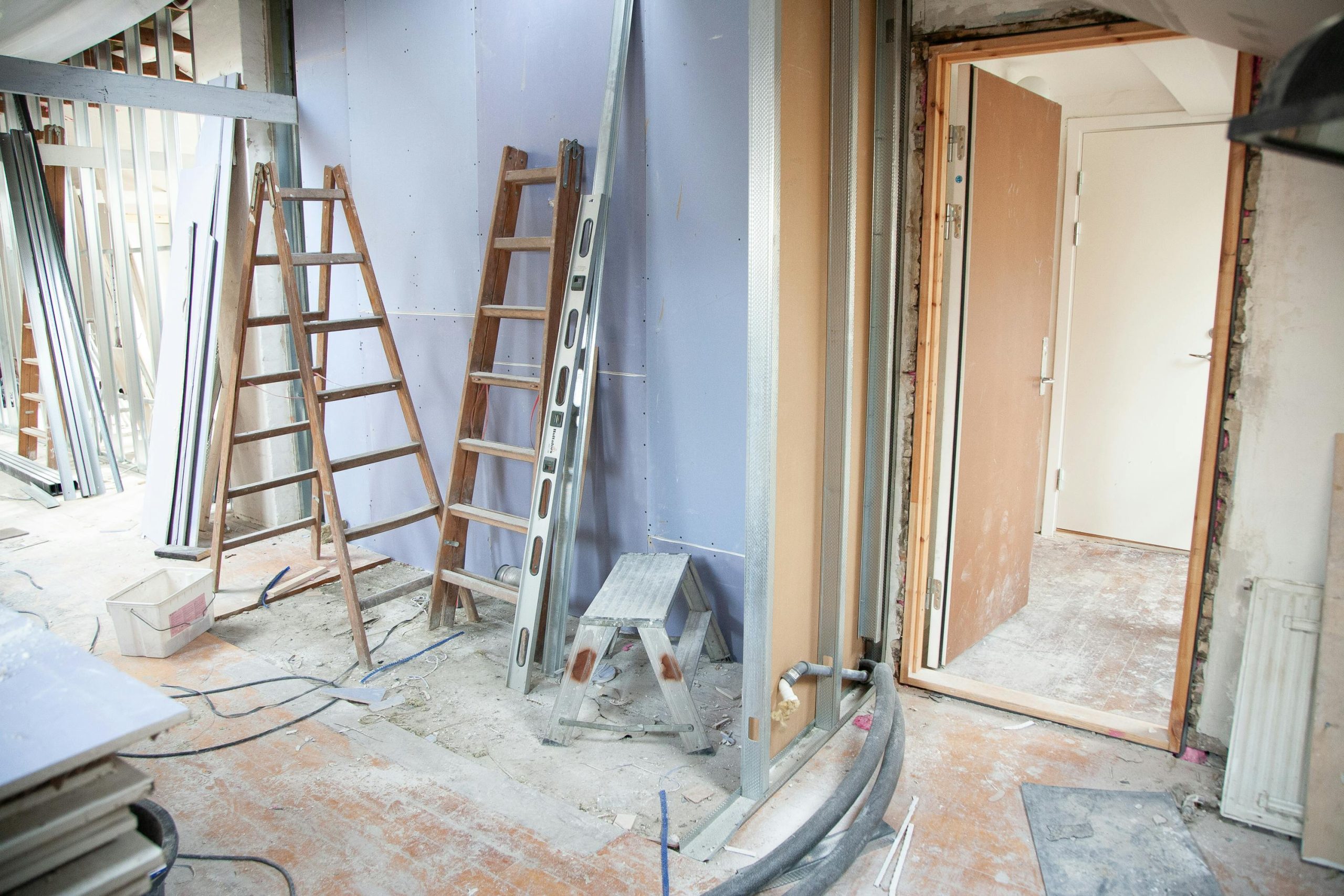 découvrez nos services de rénovation de bâtiment : amélioration, modernisation et remise à neuf de tous types de constructions, pour particuliers et professionnels. obtenez un devis personnalisé dès maintenant !
