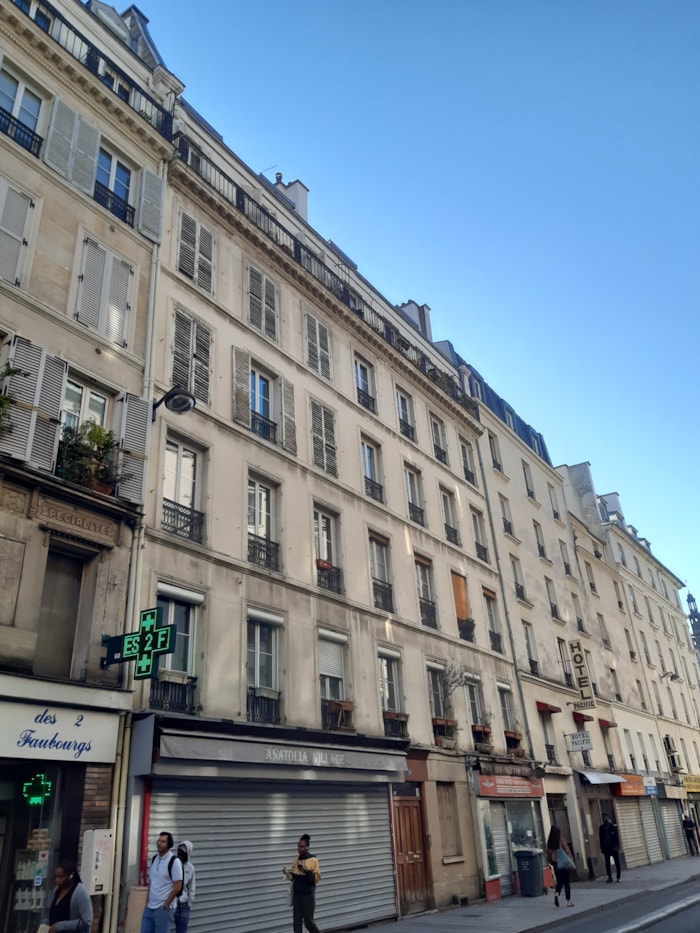 spécialistes de la rénovation de bâtiment à paris 75010, nous transformons vos espaces avec expertise : intérieur, extérieur, isolation, peinture et modernisation sur mesure. demandez votre devis gratuit.