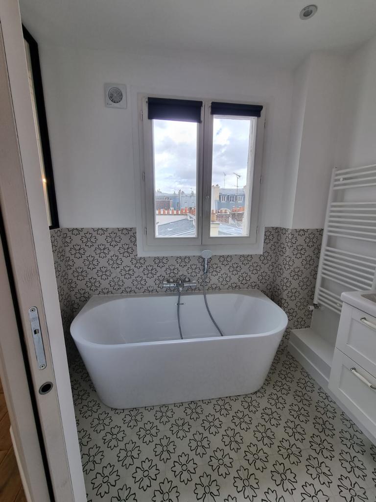 optez pour une r&eacute;novation de douche ou baignoire &agrave; paris 10 : modernisez votre salle de bain avec des solutions sur mesure, rapides et de qualit&eacute;. devis gratuit, conseils personnalis&eacute;s et travaux garantis.