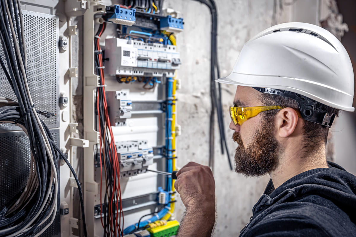 confiez votre r&eacute;novation d'&eacute;lectricit&eacute; dans le 10e arrondissement &agrave; des professionnels qualifi&eacute;s. diagnostic, mise aux normes, installation compl&egrave;te et s&eacute;curit&eacute; assur&eacute;e pour votre logement ou local.
