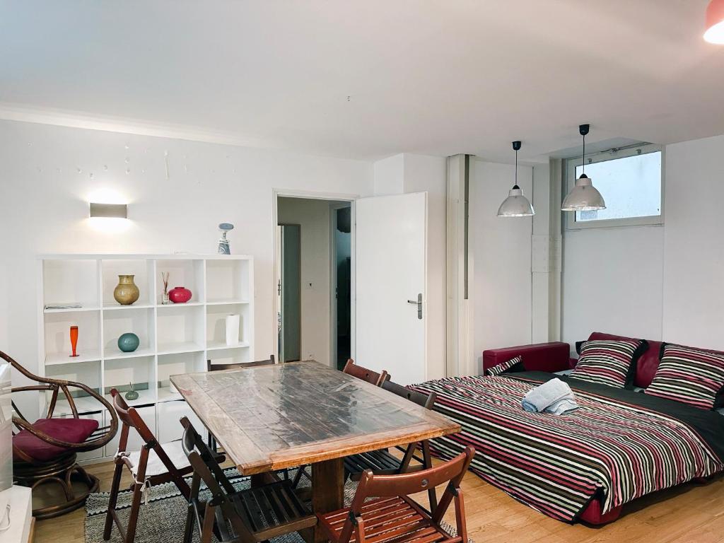 découvrez notre service de rénovation de loft au faubourg-saint-martin : conception sur-mesure, optimisation de l'espace, matériaux de qualité et accompagnement personnalisé pour transformer votre espace en un lieu moderne et fonctionnel.
