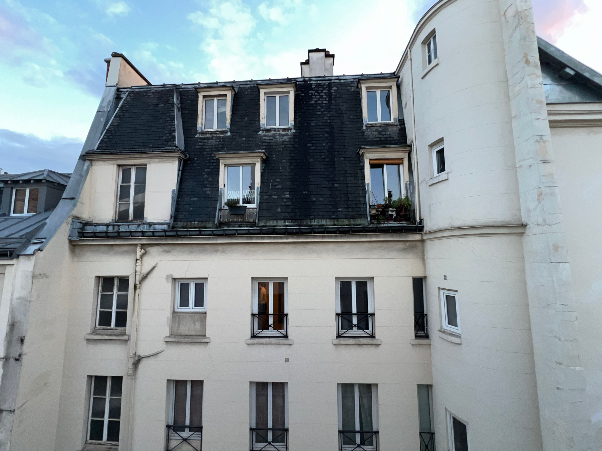 confiez la rénovation de votre maison à paris 75010 à des experts qualifiés. travaux soignés, devis gratuit, accompagnement personnalisé pour moderniser et valoriser votre bien.