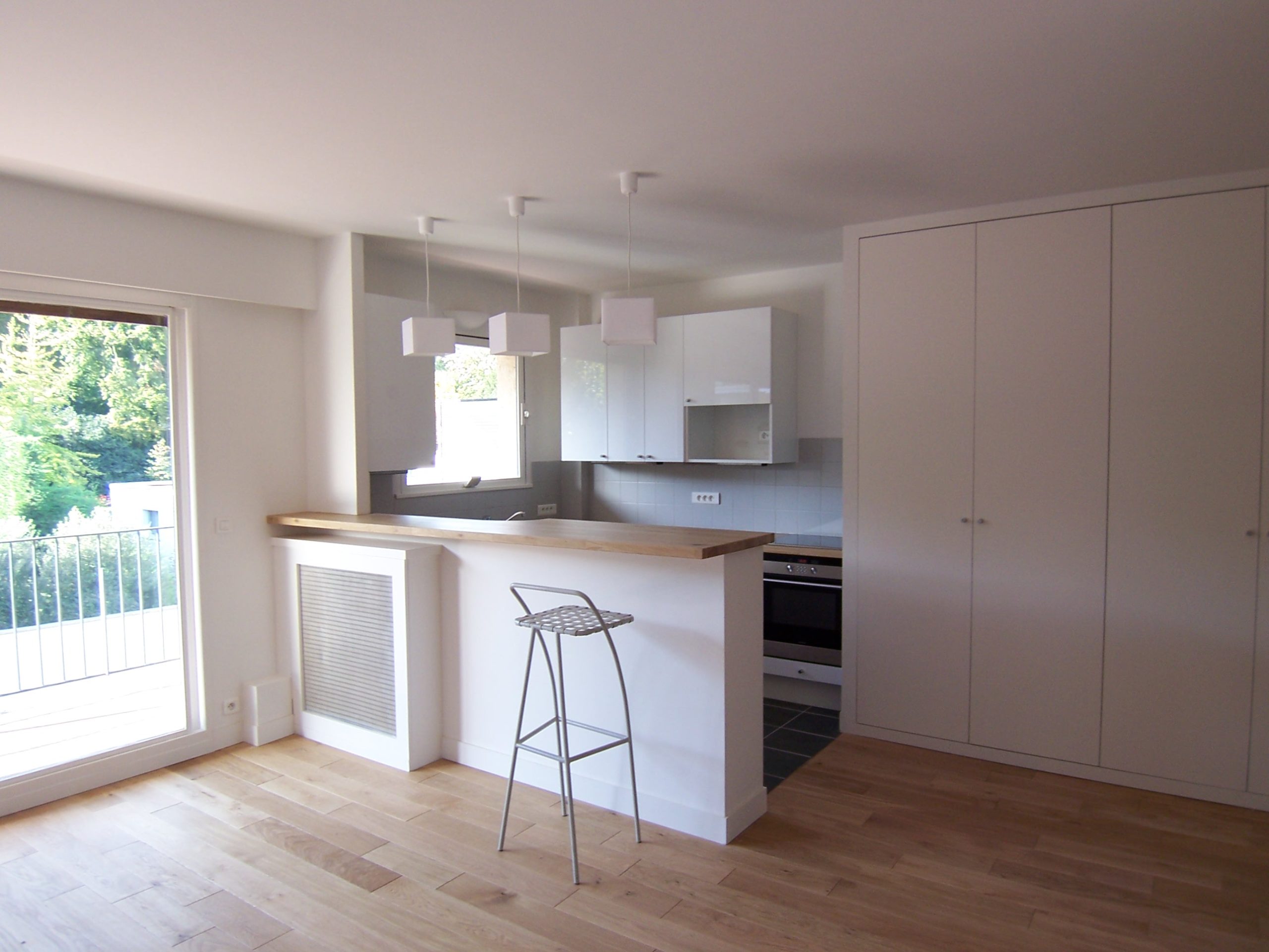 confiez votre projet de r&eacute;novation moderne &agrave; paris &agrave; des experts passionn&eacute;s. design contemporain, mat&eacute;riaux de qualit&eacute; et solutions personnalis&eacute;es pour transformer votre int&eacute;rieur avec &eacute;l&eacute;gance.