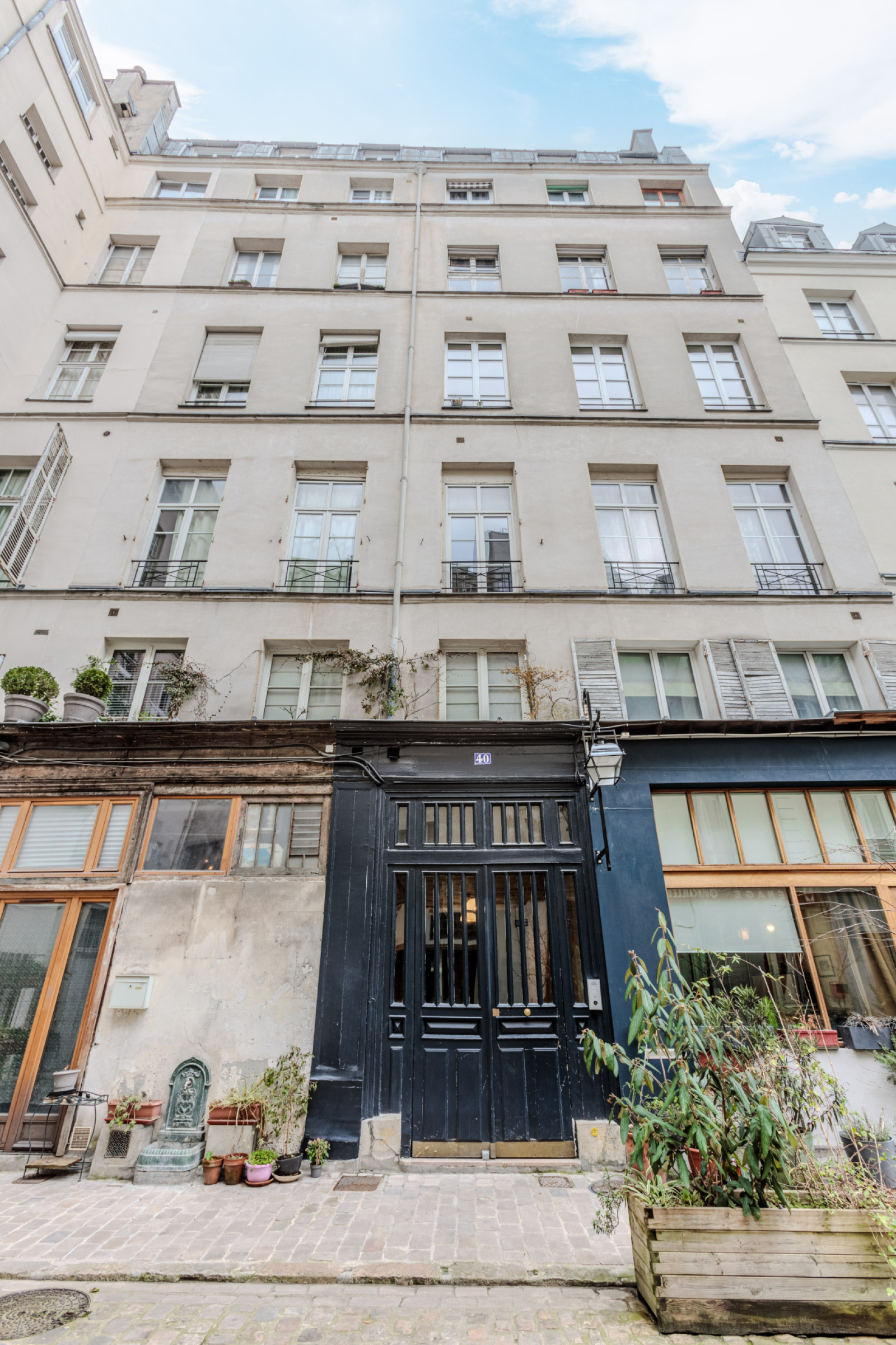 besoin de rénover un appartement ou une maison à paris 75010 ? faites appel à des professionnels de la rénovation pour des travaux sur mesure : plomberie, peinture, aménagement intérieur. obtenez un devis gratuit et personnalisé.