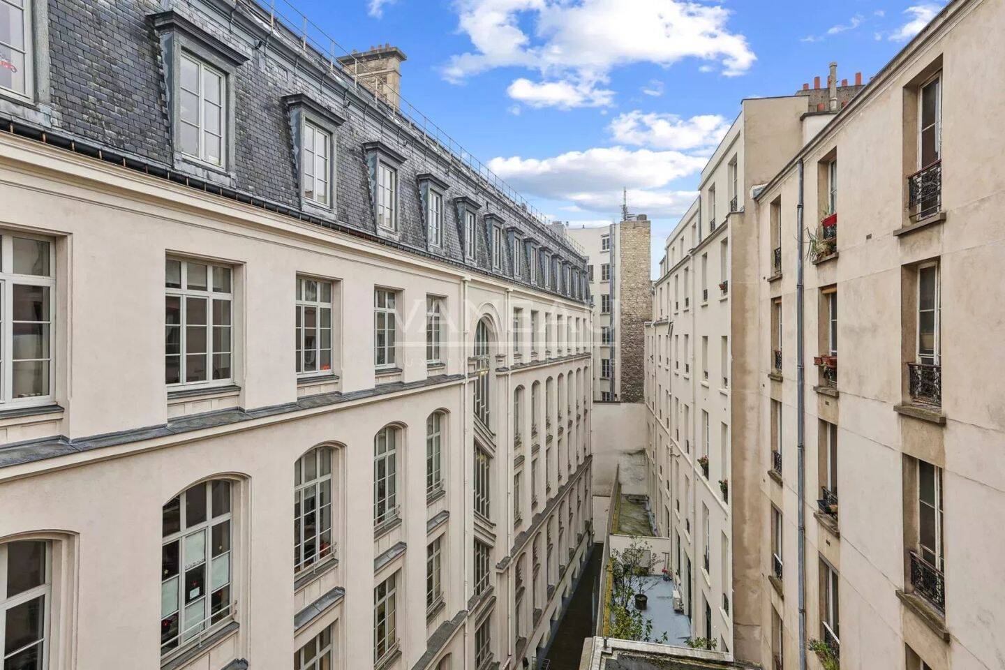 confiez votre projet de rénovation à paris 75010 à des experts. rénovation complète d’appartements, maisons ou locaux, solutions sur-mesure, conseils personnalisés, devis gratuit.