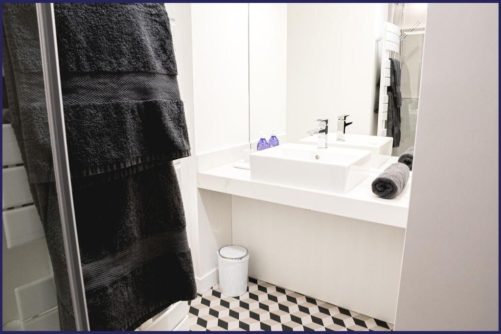 confiez la rénovation de votre salle de bain à paris 10 à des experts ! conseils, devis gratuits et transformation sur-mesure pour un espace moderne et fonctionnel.