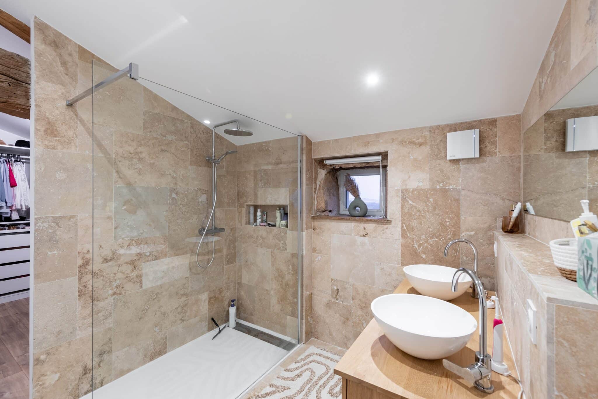 confiez la rénovation de votre salle de bain à paris 10 à des experts qualifiés. travaux sur mesure, conseils personnalisés et finitions soignées pour transformer votre espace selon vos envies !