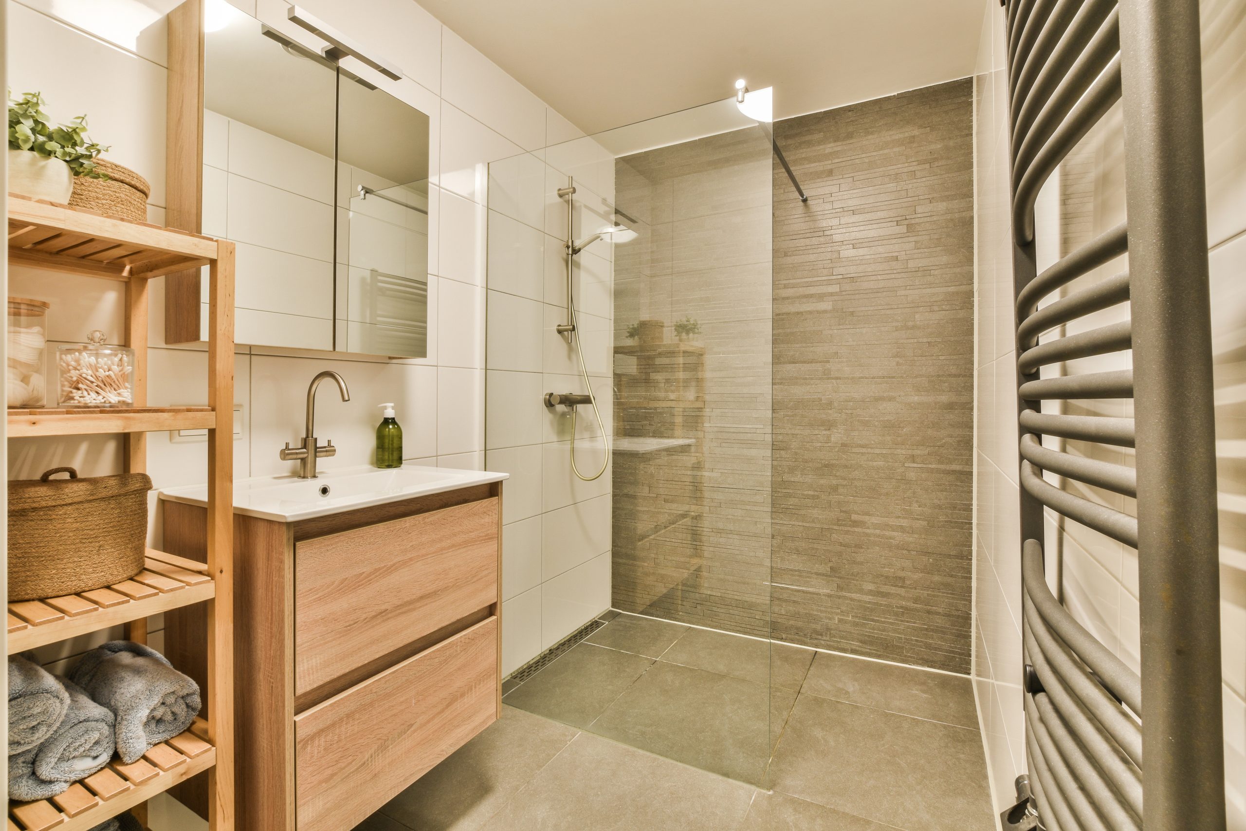 d&eacute;couvrez 10 astuces incontournables pour r&eacute;ussir la r&eacute;novation de votre salle de bain &agrave; paris en 2025. conseils pratiques, tendances et id&eacute;es pour transformer votre espace avec style et efficacit&eacute; !