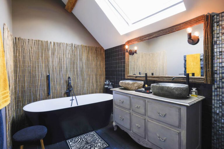 confiez la rénovation de votre salle de bain à paris 75010 à des experts. devis gratuit, conseils personnalisés et travaux soignés pour une salle de bain moderne et fonctionnelle.