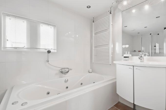confiez la rénovation de votre salle de bain à paris 75010 à des experts. travaux sur mesure, modernes et rapides pour transformer votre espace selon vos envies. demandez votre devis gratuit !