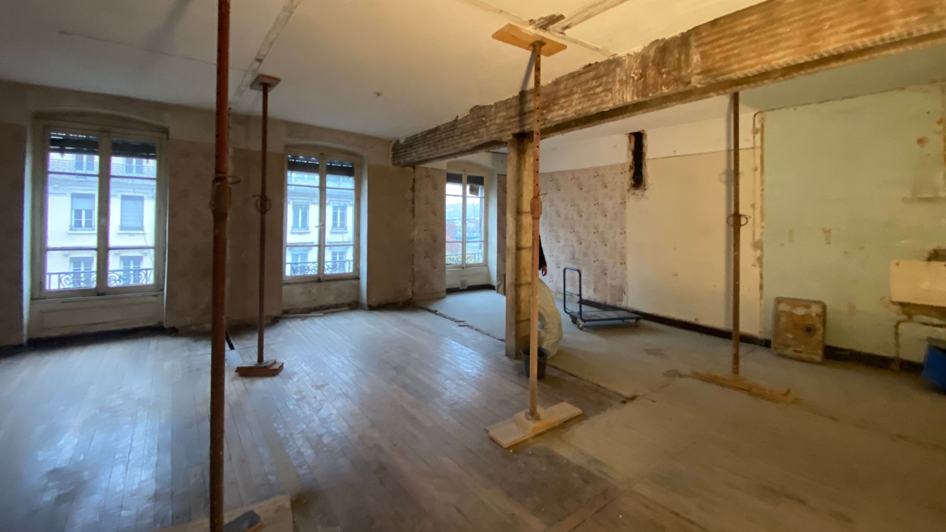 d&eacute;couvrez nos solutions de r&eacute;novations pour moderniser et valoriser votre logement. profitez de conseils d&rsquo;experts et d&rsquo;un accompagnement personnalis&eacute; pour tous vos projets, du simple rafra&icirc;chissement &agrave; la r&eacute;novation compl&egrave;te.