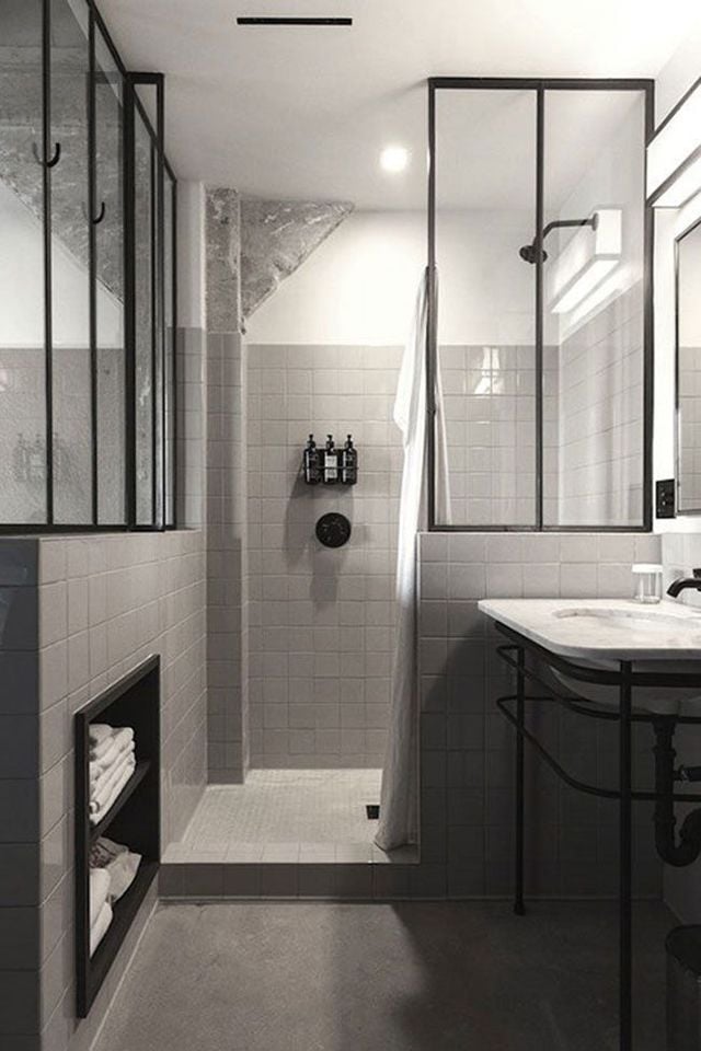 découvrez des idées et solutions pour une salle de bain moderne à paris 75010 : design contemporain, aménagements astucieux et conseils déco pour transformer votre espace.
