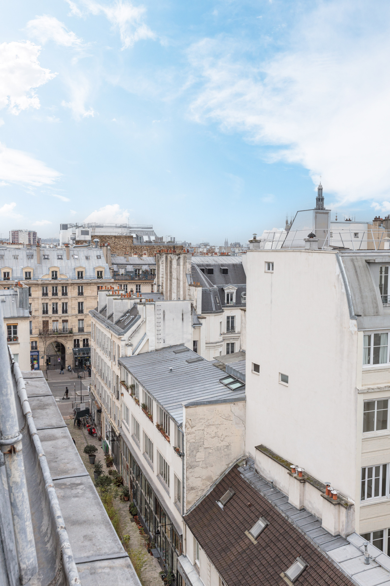 confiez vos travaux d'appartement à paris 75010 à des professionnels qualifiés. rénovation, aménagement, et décoration pour un intérieur sur-mesure et de qualité.