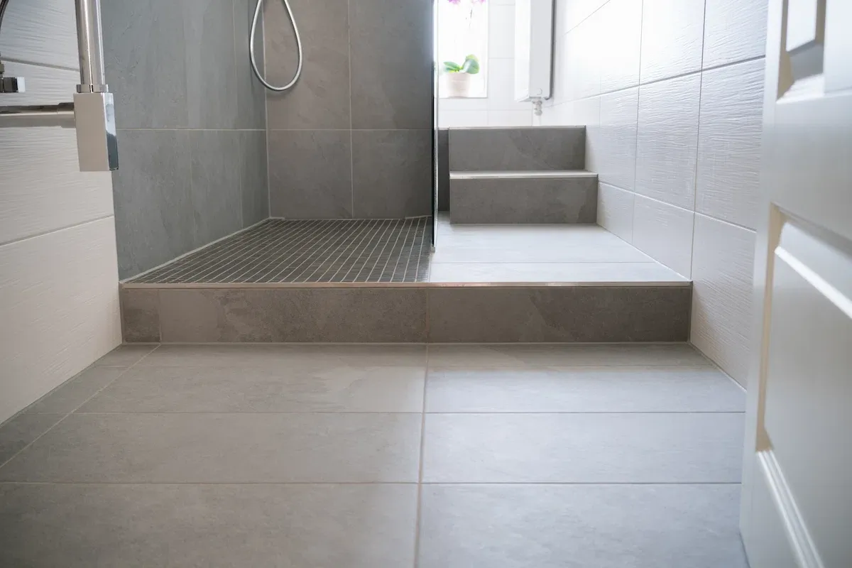découvrez nos conseils pour choisir le meilleur sol lors de la rénovation de votre salle de bain. trouvez des idées tendances, des matériaux adaptés et des astuces pour un sol esthétique, durable et facile d’entretien.