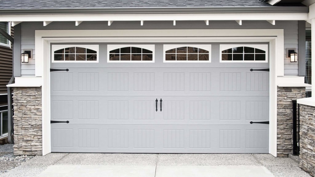 découvrez les estimations du coût d'un garage en 2025 : prix moyens, facteurs d'influence, conseils pour optimiser votre budget et anticiper les tendances du marché immobilier.