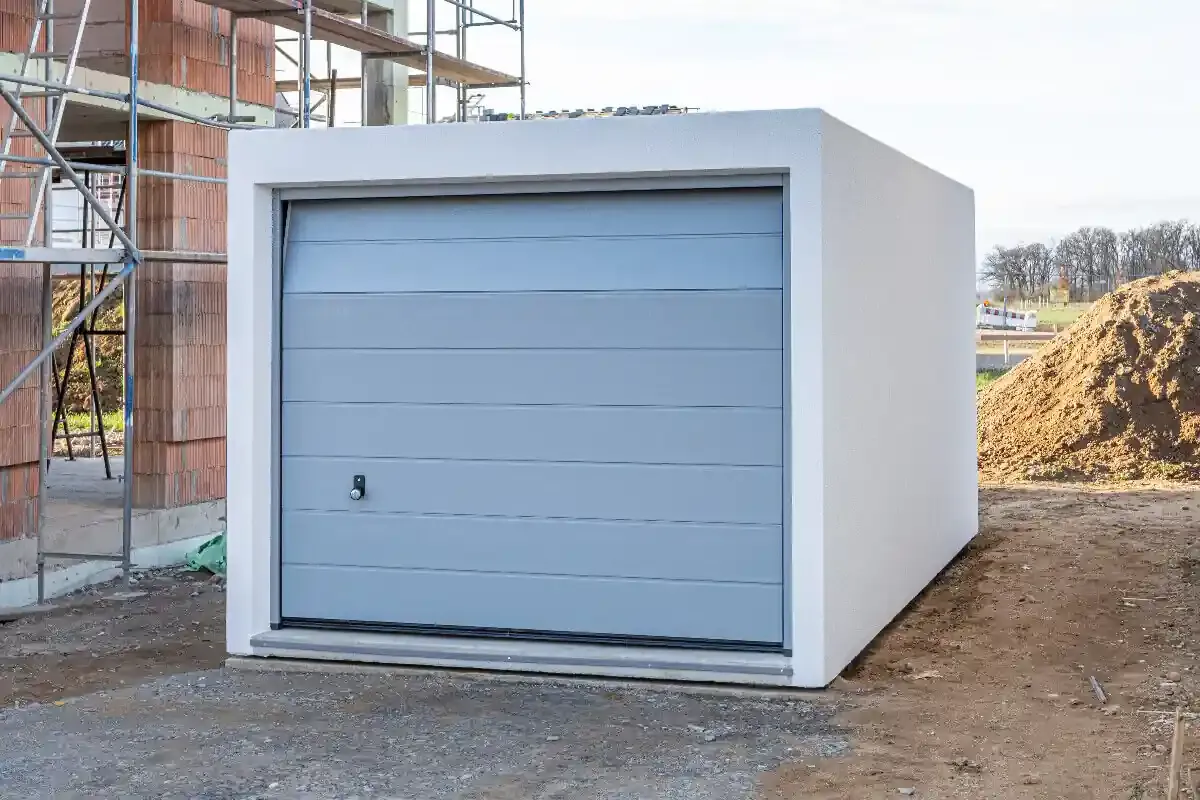 d&eacute;couvrez les estimations du co&ucirc;t d'un garage en 2025, incluant les prix moyens pour la construction, l'entretien, et les tendances du march&eacute; pour mieux planifier votre budget.