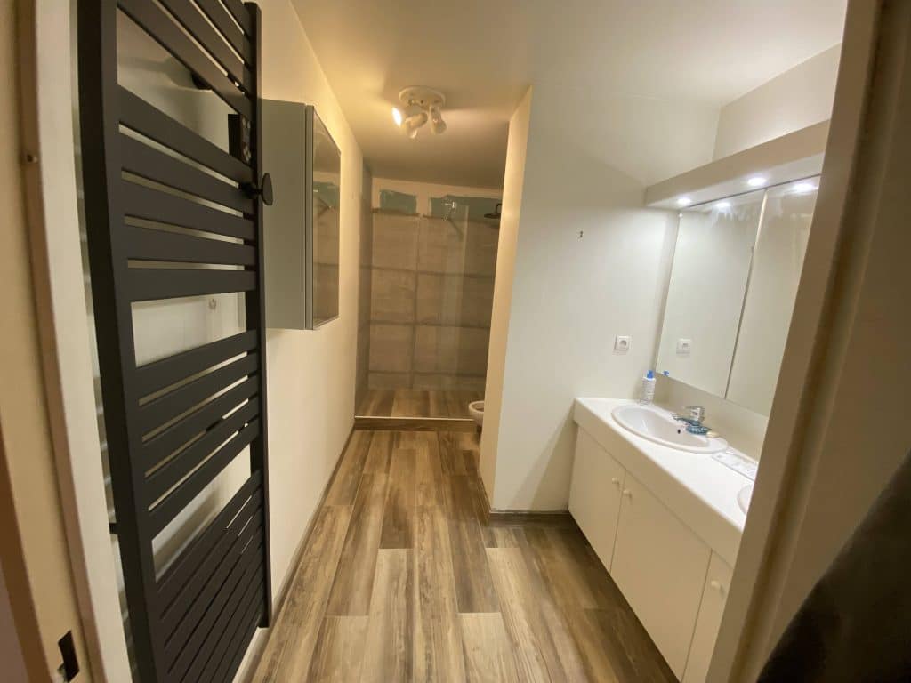obtenez rapidement votre devis gratuit pour la rénovation ou l’aménagement de salle de bain à paris 75010. solutions personnalisées, artisans qualifiés, prix transparents !