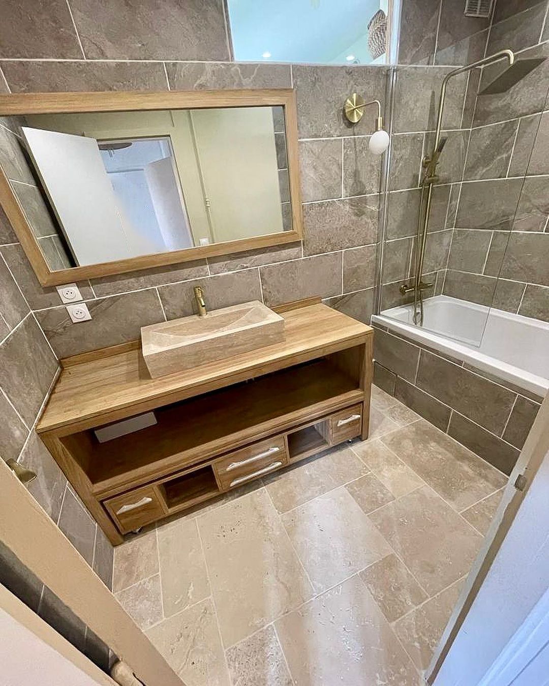 découvrez la durée moyenne des travaux pour rénover une salle de bain à paris 10 : conseils, délais estimés et astuces pour une rénovation réussie dans le 10ème arrondissement.
