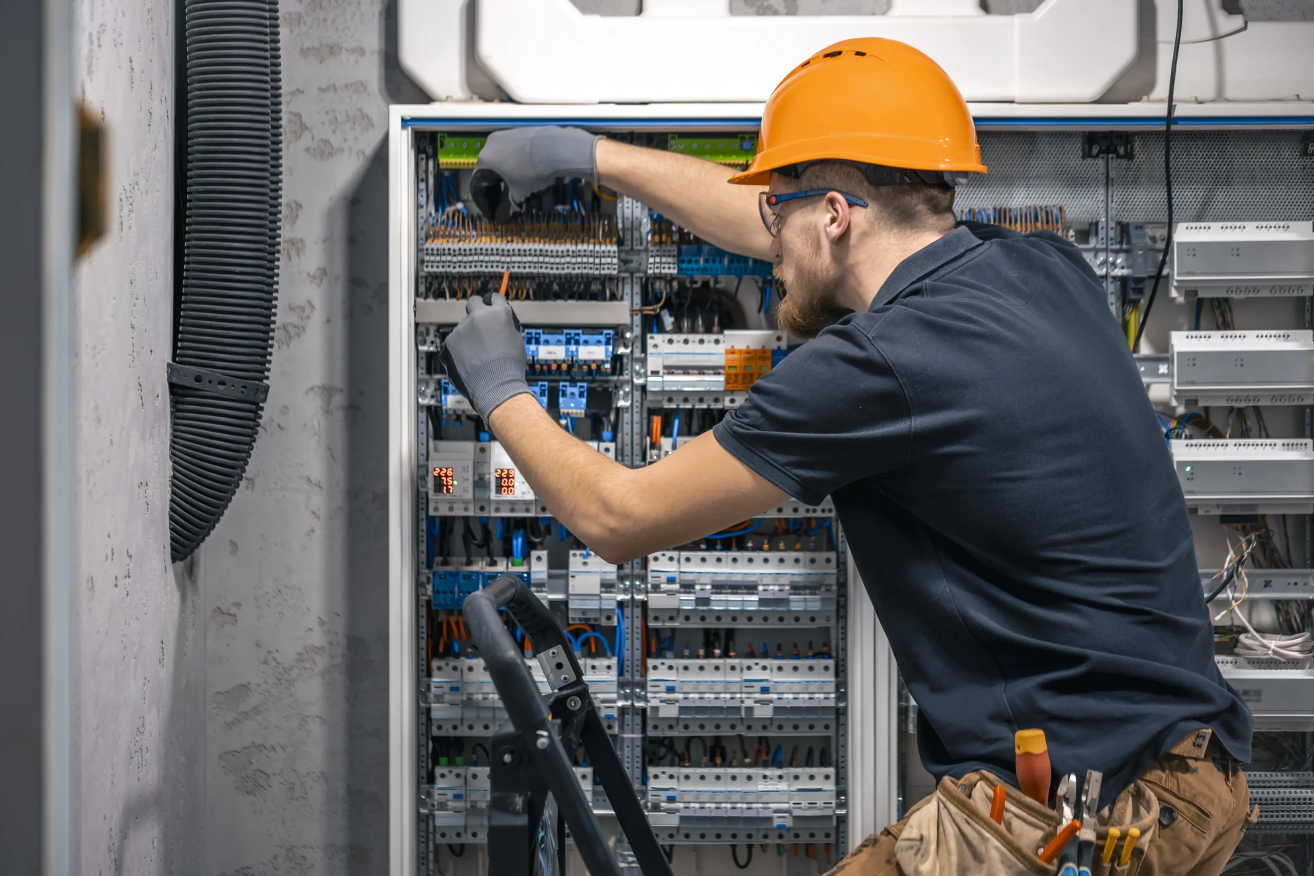 besoin d’un électricien pour votre copropriété à paris 10 ? intervention rapide, travaux conformes et services adaptés aux immeubles collectifs. demandez votre devis gratuit !