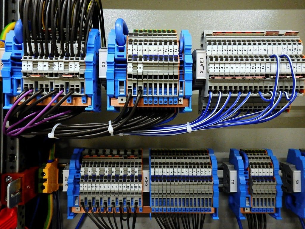 besoin d'un électricien à paris 10 ? nos experts interviennent rapidement pour tous vos travaux d'électricité, dépannages et installations. devis gratuit et intervention 24h/24.